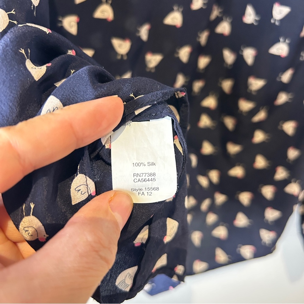 Whimsical Hen/Chicken Print Navy 100% Silk Button-Up J Crew Blouse - Picture 4 of 4